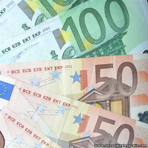 Eurozona: El euro debería caer a 1,30 dólares para remontar los precios