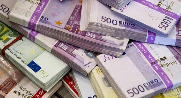 Un tuit falso hace temblar el valor del euro que ya venía tocado tras el BCE