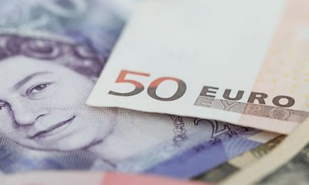 El euro y la libra sufren con la activación del Brexit