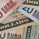 El precio del euro se acerca a la paridad con el dólar