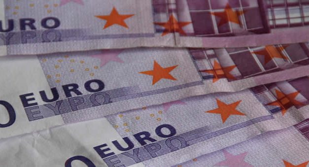 El número de billetes de euro falsos cae 6,2% en la primera mitad de 2017