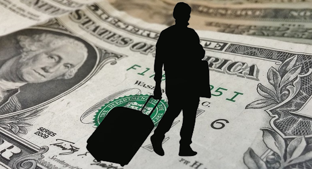 El Gobierno analiza implementar un dólar turista extranjero